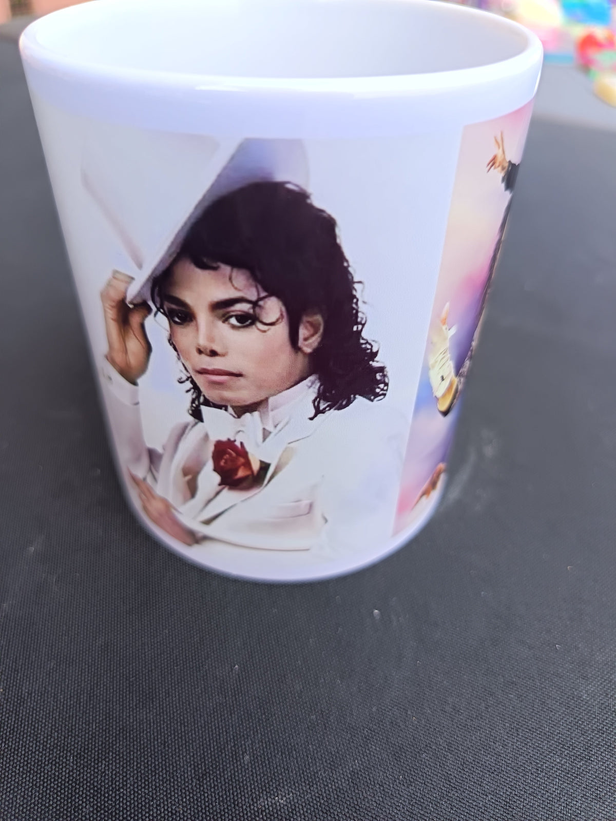 Tasse Michael Jackson - portrait en costume blanc