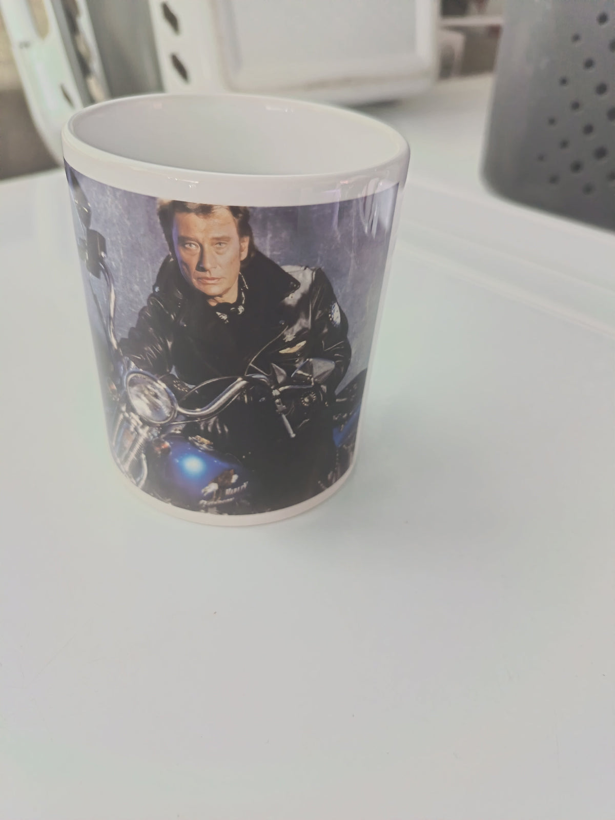 Tasse céramique Johnny Hallyday portrait cuir noir moto rock
