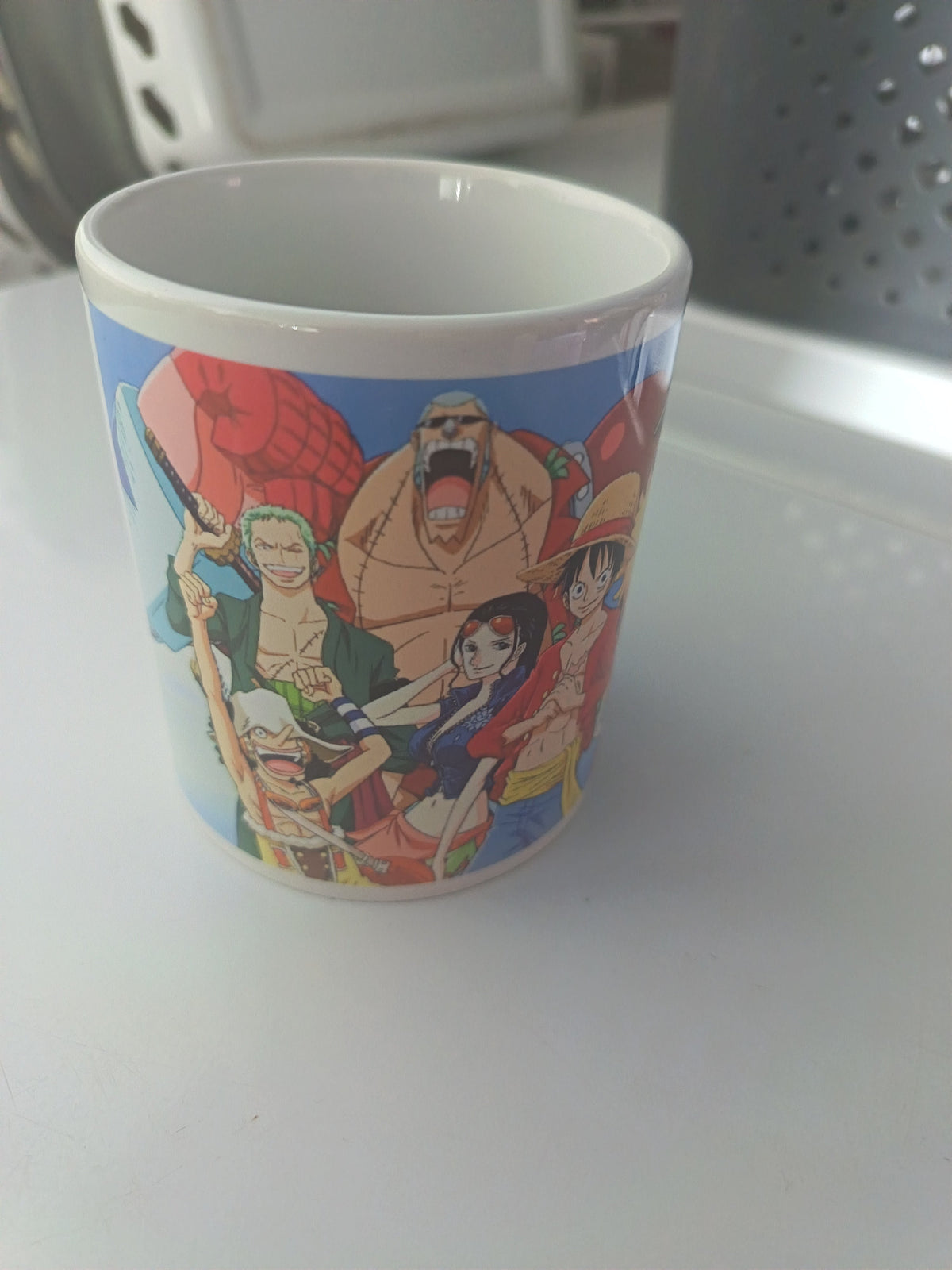 Tasse céramique One Piece Zoro Robin Luffy vue de dos fond bleu