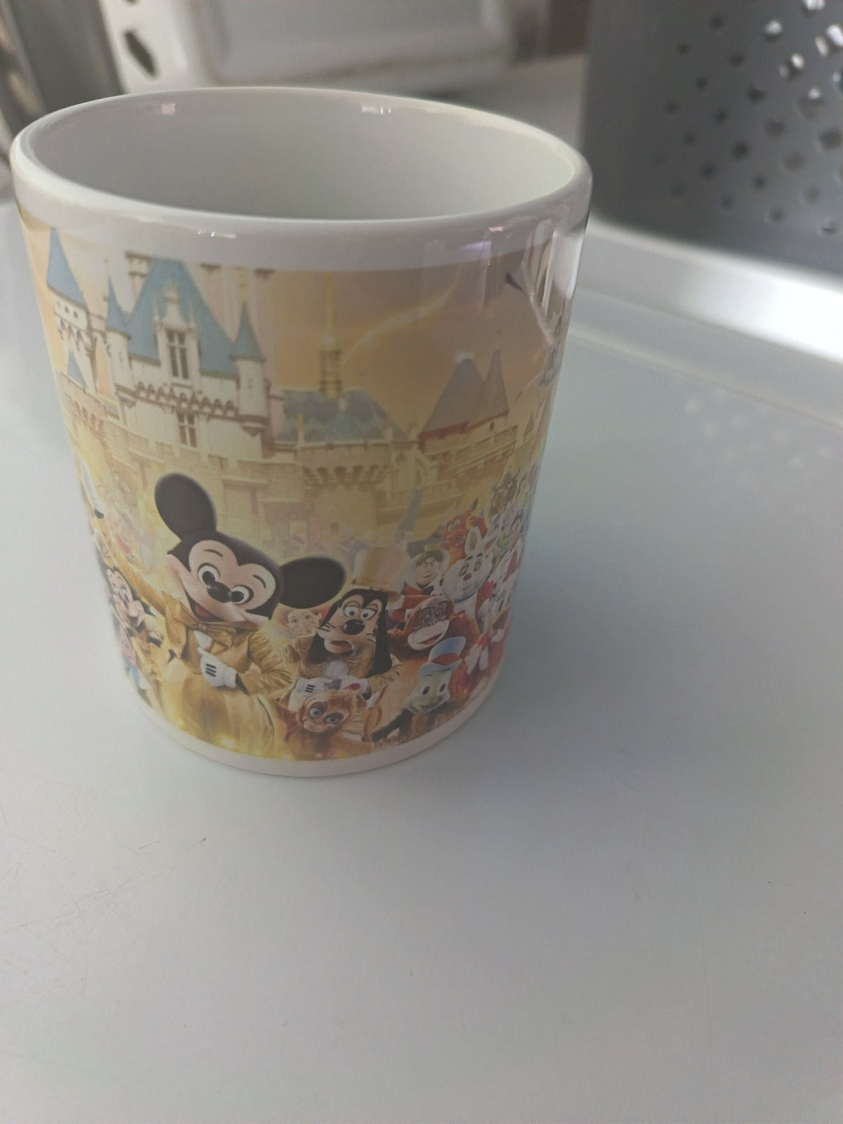 Tasse céramique Disney château panoramique vue de côté Mickey
