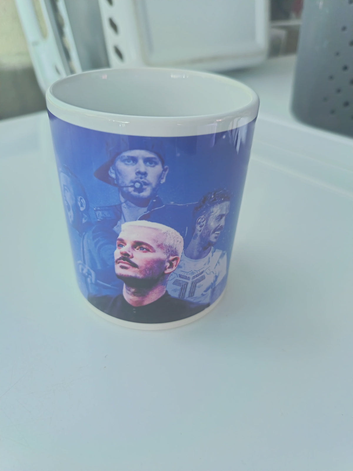 Tasse céramique M. Pokora impression photo bleue personnalisée