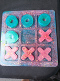 Jeu de morpion en résine époxy galaxy avec pions turquoise et rose pailletés