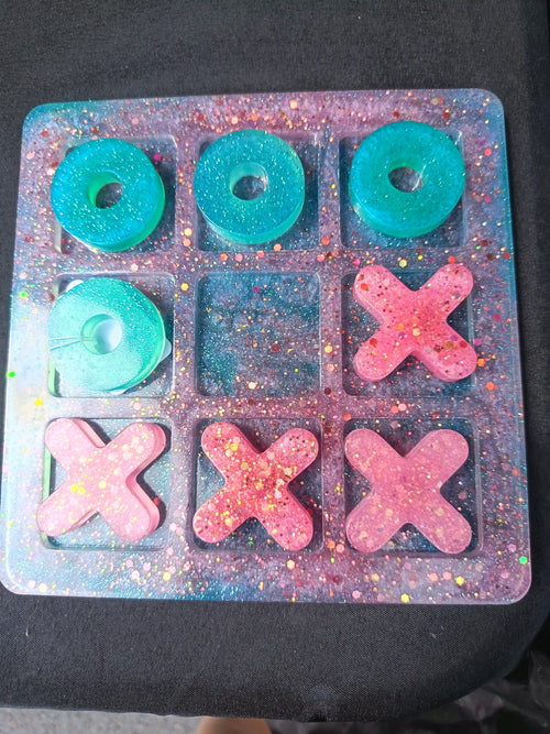 Jeu de morpion en résine époxy galaxy avec pions turquoise et rose pailletés
