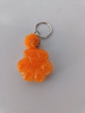 Porte-clé grosse patte de chien sculptée en résine orange vif avec pompon boule de fourrure orange
